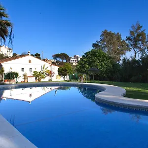  Hébergement de vacances Agradable Adosado Con Piscina La Hidalga Espagne